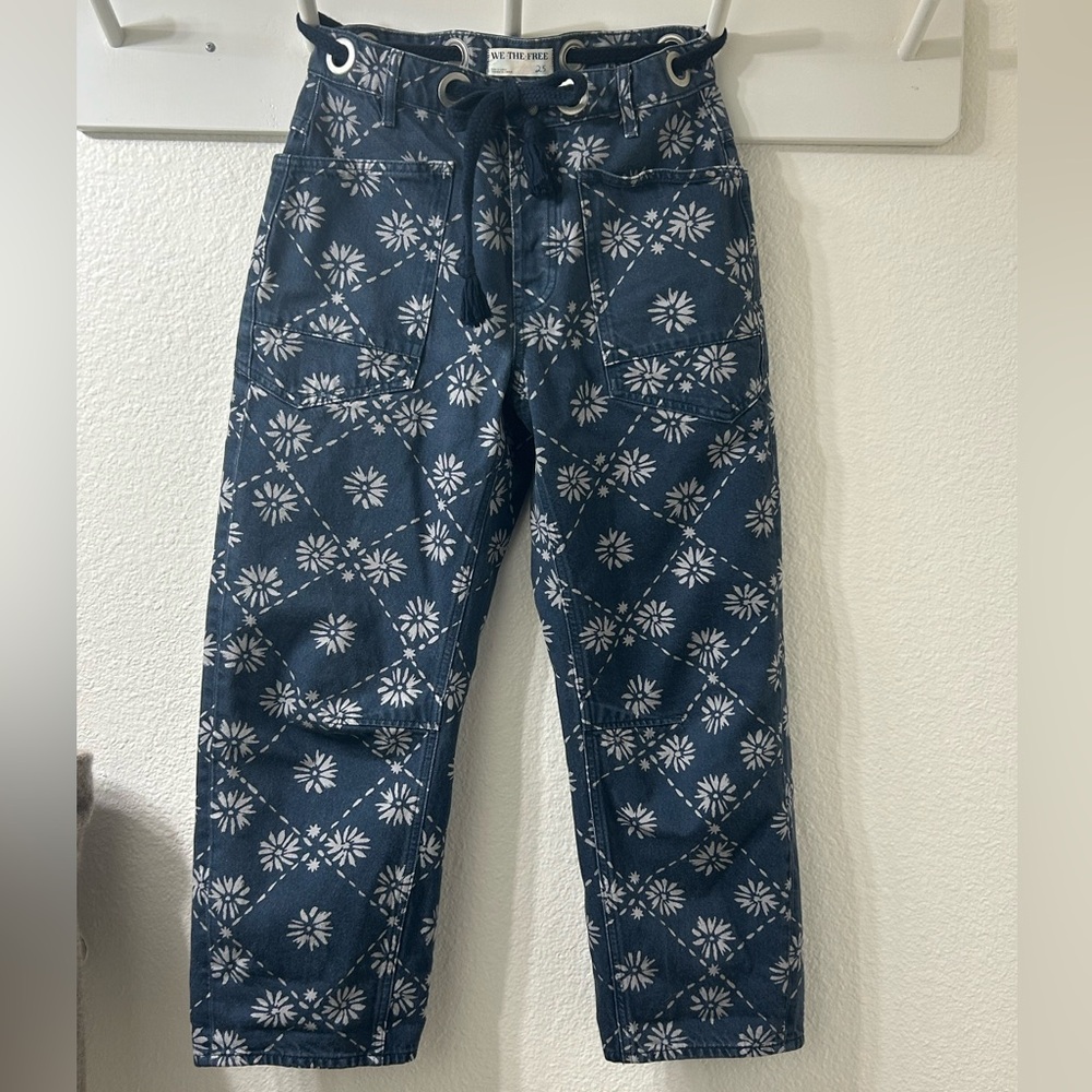 Free People Moxie Barrel Jeans Wallpaper Geo Flower Print fits like 26 or 27